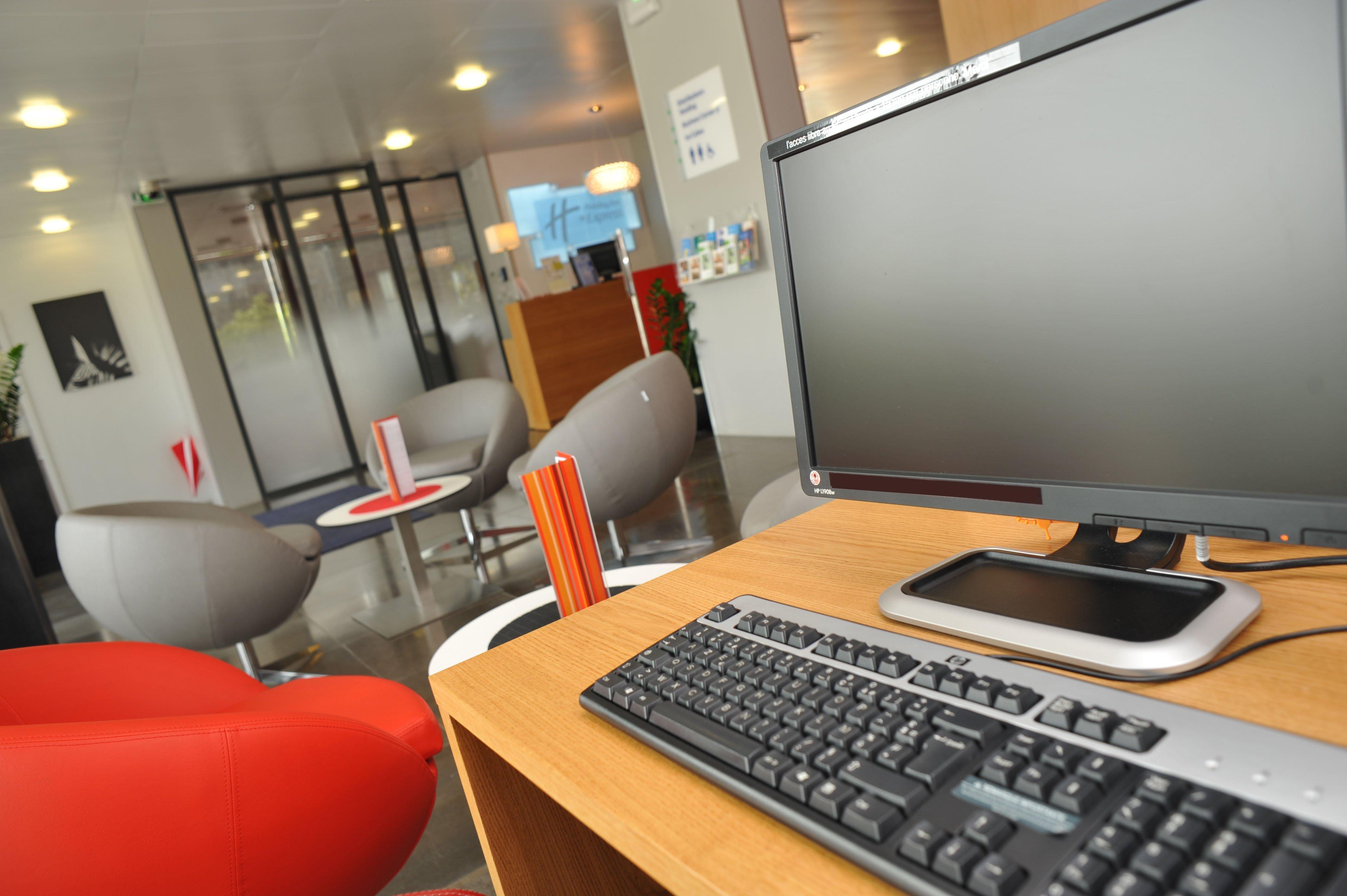 Holiday Inn Express Saint-Nazaire By Ihg Exterior photo