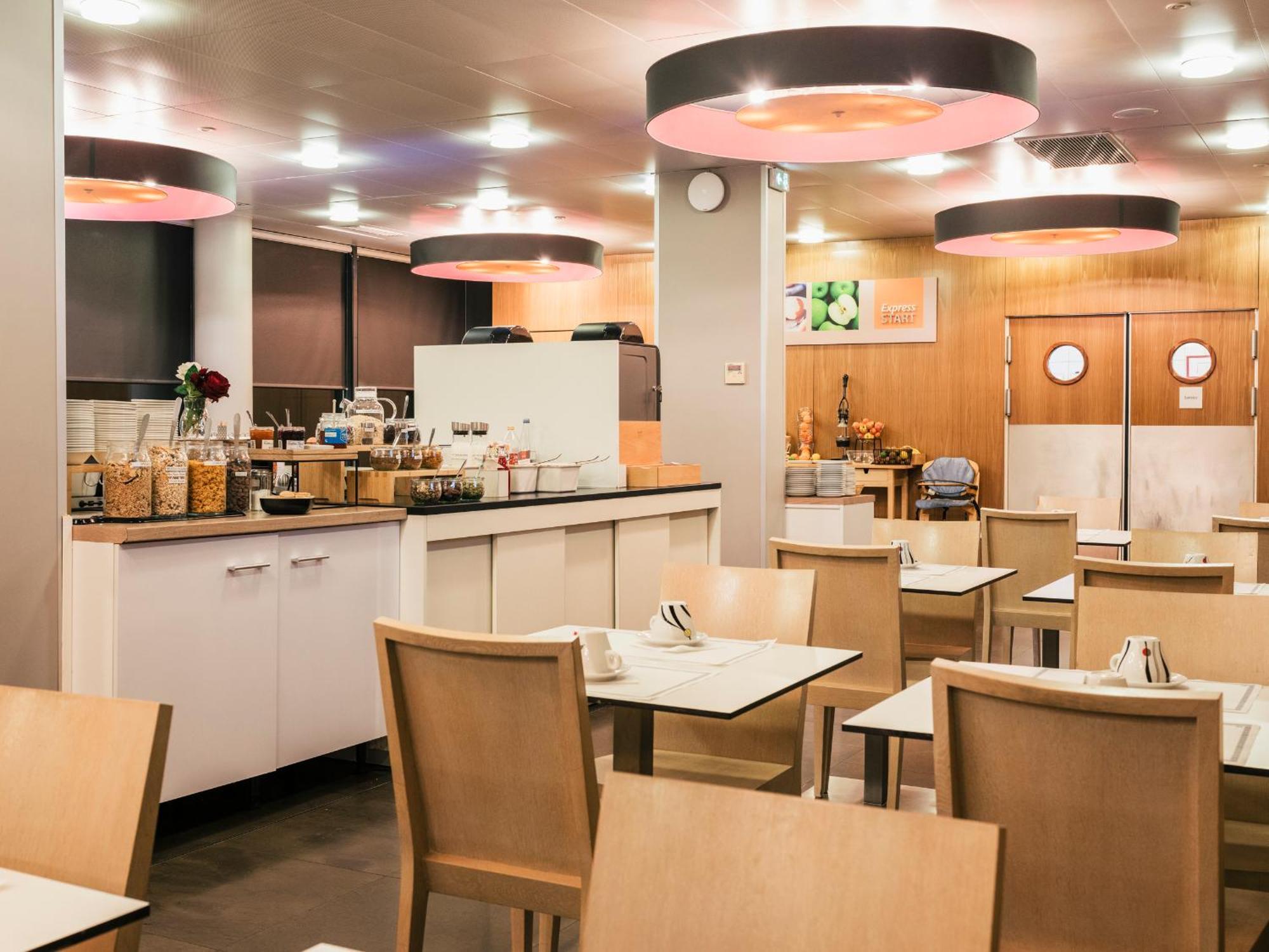 Holiday Inn Express Saint-Nazaire By Ihg Exterior photo