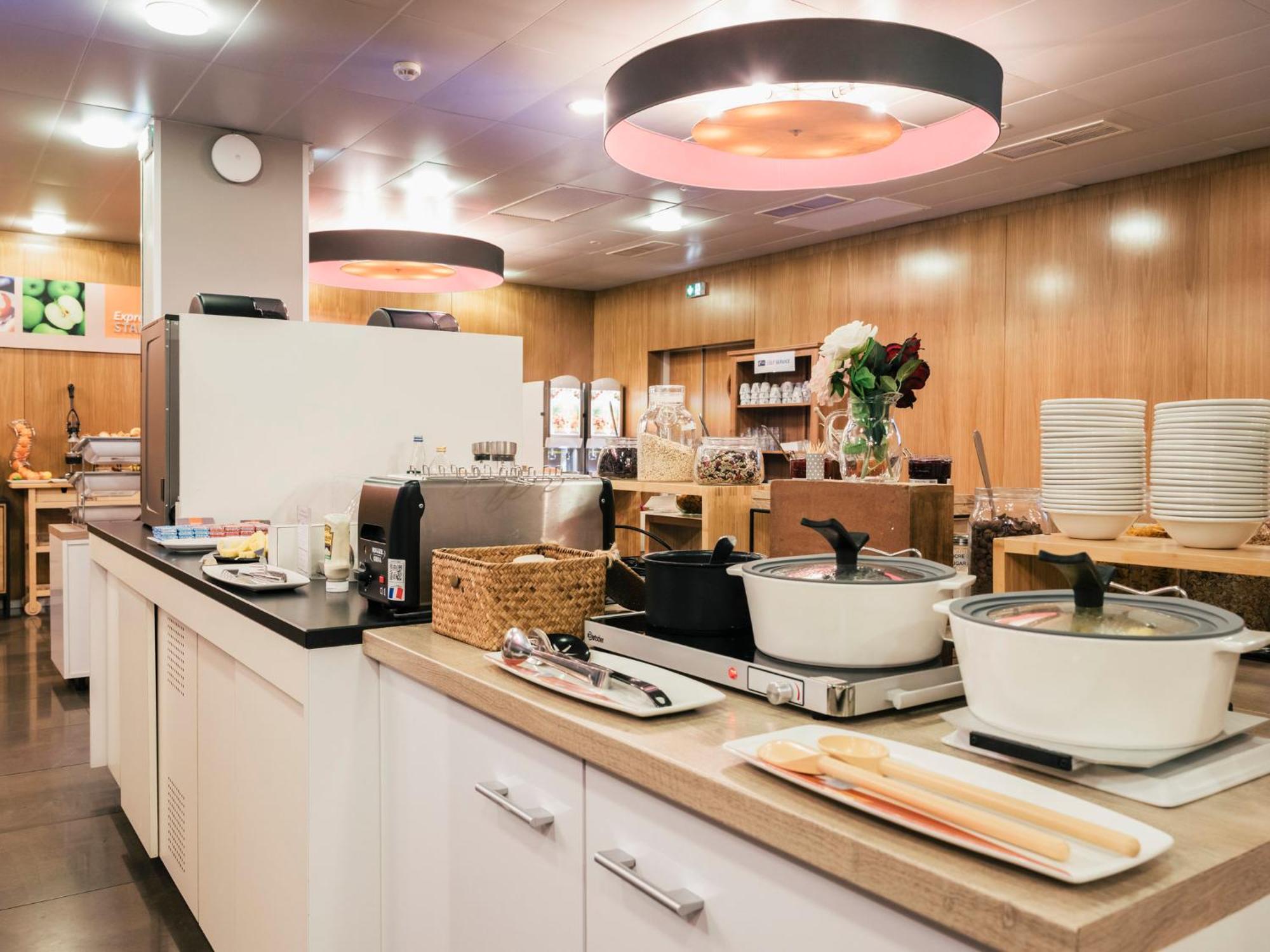 Holiday Inn Express Saint-Nazaire By Ihg Exterior photo