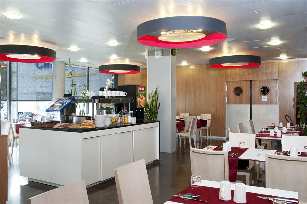 Holiday Inn Express Saint-Nazaire By Ihg Restaurant photo